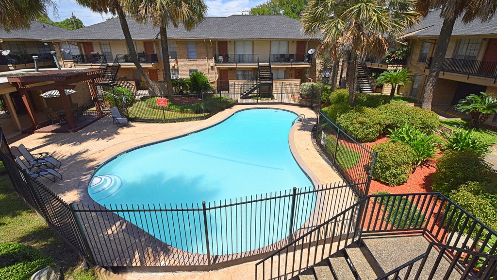 Palms At Chimney Rock - Amenities - 2